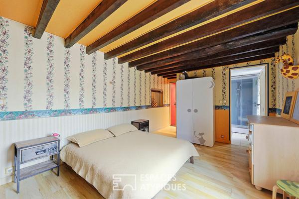 Maison de caractère avec grange aménagée, jardin arboré et piscine