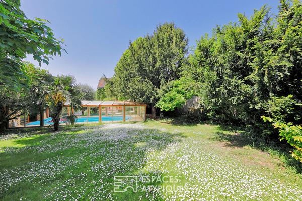 Maison de caractère avec grange aménagée, jardin arboré et piscine