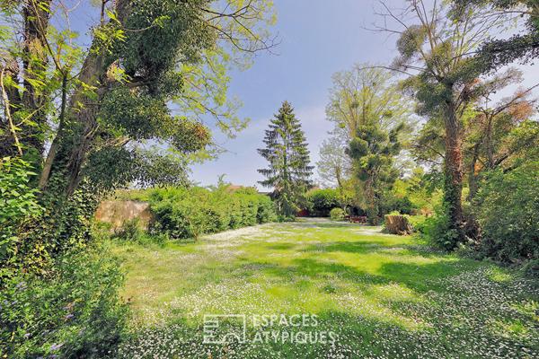 Maison de caractère avec grange aménagée, jardin arboré et piscine