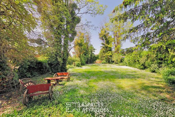 Maison de caractère avec grange aménagée, jardin arboré et piscine