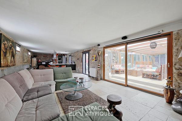 Maison de caractère avec grange aménagée, jardin arboré et piscine