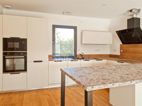 Appartement NEUF de 121 m2 avec terrasse et garage à vendre