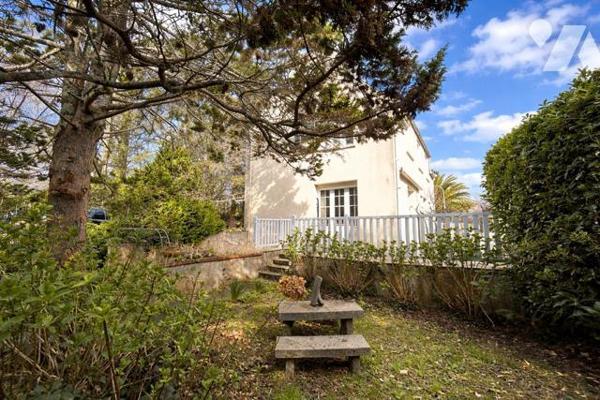 LA TRINITÉ-PLOUZANÉ - PROCHE CENTRE - PROPRIÉTÉ DE 164M² - TERRAIN 1398M²