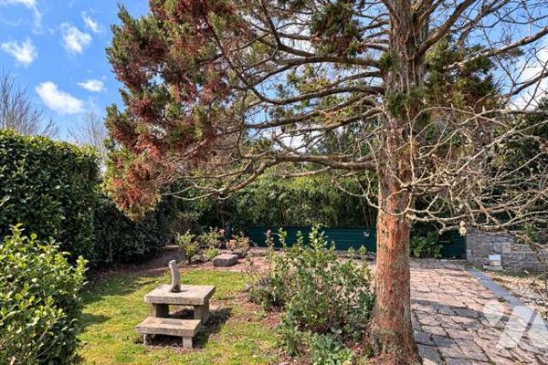 LA TRINITÉ-PLOUZANÉ - PROCHE CENTRE - PROPRIÉTÉ DE 164M² - TERRAIN 1398M²