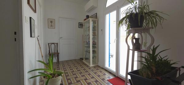 Maison  8 pièces  203 m2 environ .garage terrasse  cour 110 environ