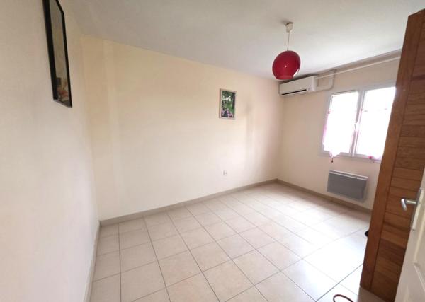 En campagne Baugeoise ! Contemporaine de 2004; 6 chambres , terrain arboré !