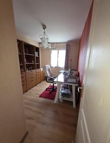 En campagne Baugeoise ! Contemporaine de 2004; 6 chambres , terrain arboré !