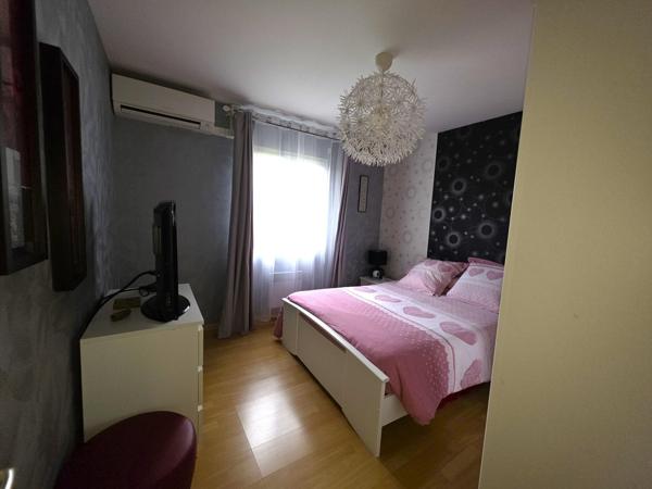 En campagne Baugeoise ! Contemporaine de 2004; 6 chambres , terrain arboré !