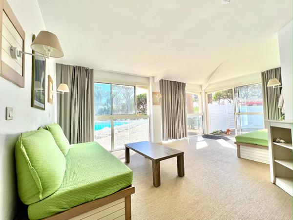 Rez de jardin 3 pièces de 60m² dans une résidence avec piscine et complexe sportif