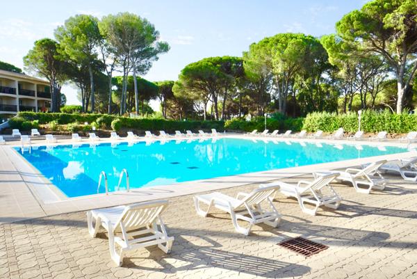 Rez de jardin 3 pièces de 60m² dans une résidence avec piscine et complexe sportif