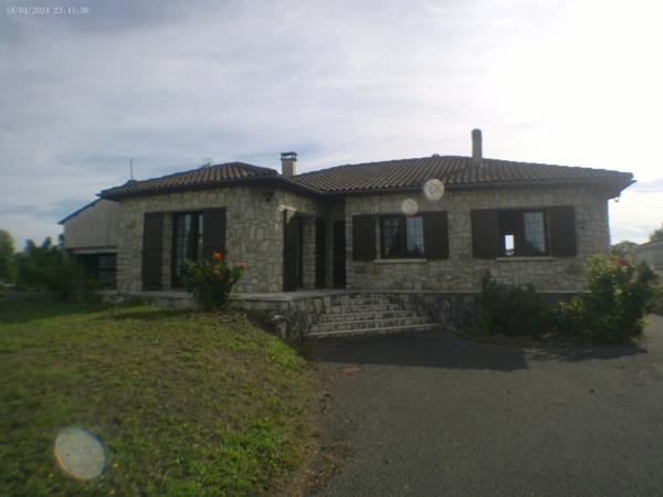 CHATEAUBERNARD A Vendre Maison en Pierre