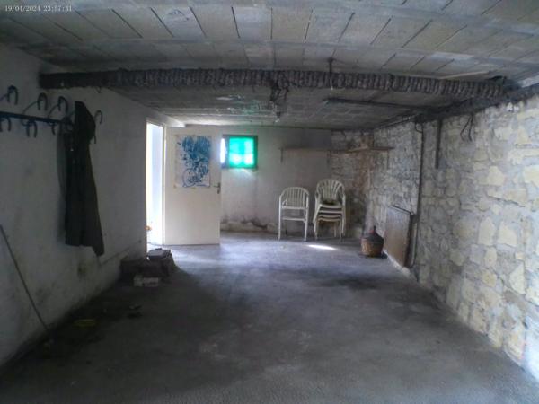 CHATEAUBERNARD A Vendre Maison en Pierre