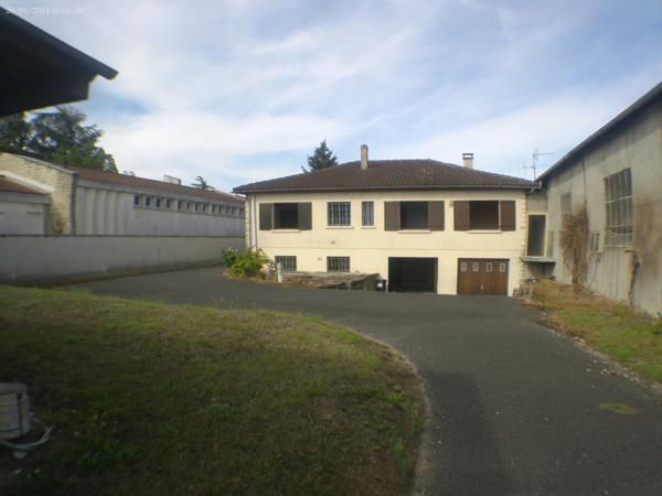 CHATEAUBERNARD A Vendre Maison en Pierre