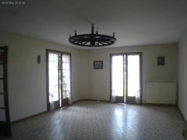 CHATEAUBERNARD A Vendre Maison en Pierre