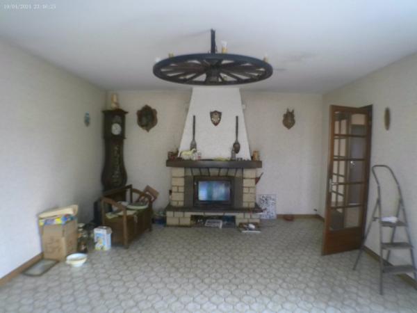 CHATEAUBERNARD A Vendre Maison en Pierre