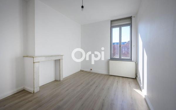Immeuble à vendre    4 pièces • 190,41 m2 Douai