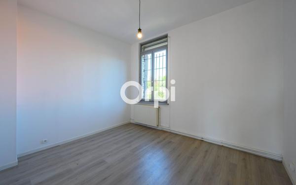 Immeuble à vendre    4 pièces • 190,41 m2 Douai