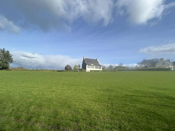 Le Folgoët (29260) Jolie Néo-bretonne avec hangar
