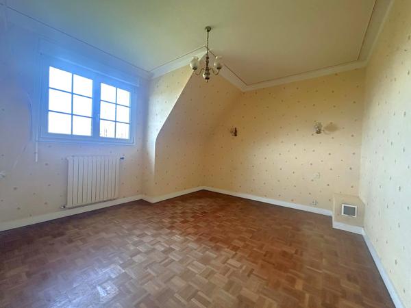 Le Folgoët (29260) Jolie Néo-bretonne avec hangar