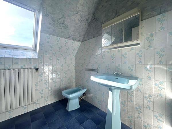 Le Folgoët (29260) Jolie Néo-bretonne avec hangar