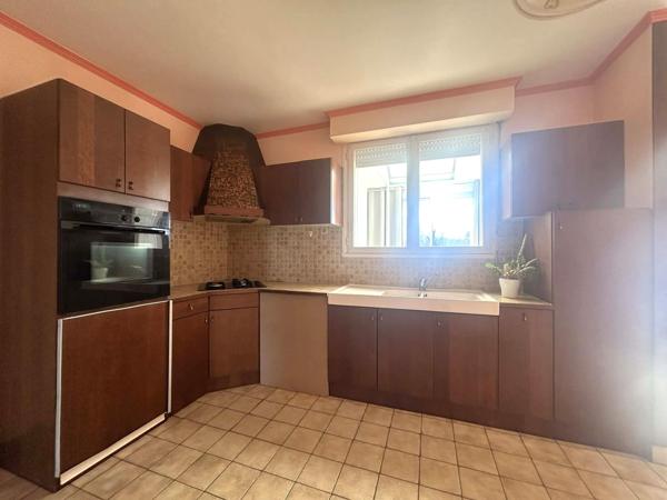 Le Folgoët (29260) Jolie Néo-bretonne avec hangar