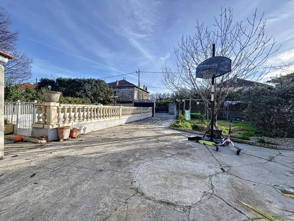 Maison Orange 7 pièce(s) d'environ 186 m2