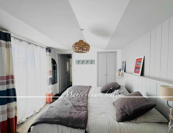 Propriété d'exception à vendre 9 pièces sur L'ILE D'YEU (85), ensemble immobilier de 2 maisons, pièce avec spa, jardin et garage.