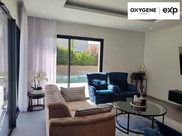 Maison avec piscine dans lotissement calme