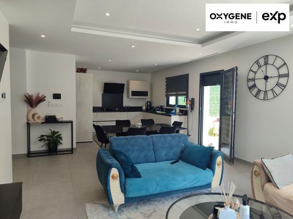 Maison avec piscine dans lotissement calme