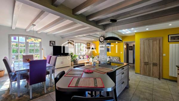 À vendre à Parentis-en-Born, maison avec grand terrain proche centre-ville.