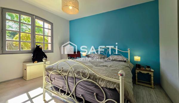 À vendre à Parentis-en-Born, maison avec grand terrain proche centre-ville.