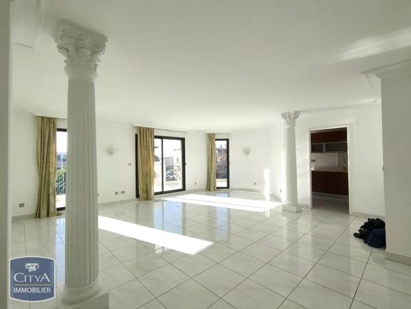 Appartement à louer 3 pièces 105.59m²