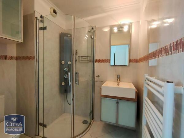 Appartement à louer 3 pièces 105.59m²