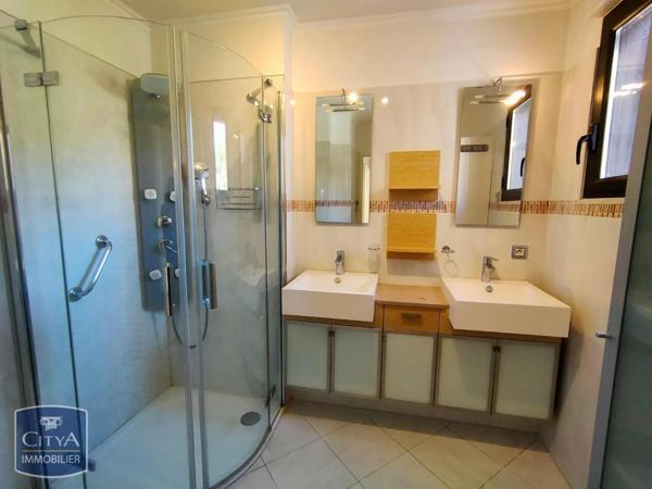 Appartement à louer 3 pièces 105.59m²