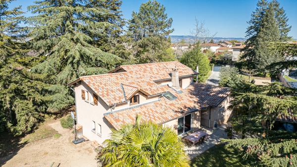 Montmerle-sur-Saône 226m² - 3300m² - Piscine - 5 Chambres - 2/3 Garages