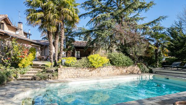 Montmerle-sur-Saône 226m² - 3300m² - Piscine - 5 Chambres - 2/3 Garages