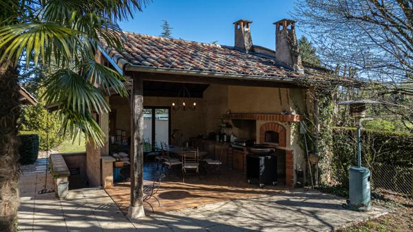 Montmerle-sur-Saône 226m² - 3300m² - Piscine - 5 Chambres - 2/3 Garages