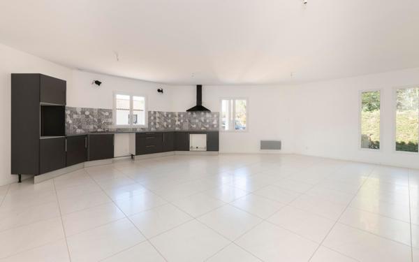 Maison à vendre    5 pièces •  Saint-Avit