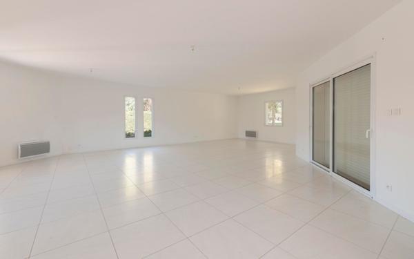 Maison à vendre    5 pièces •  Saint-Avit