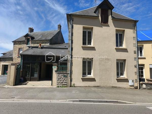 A découvrir, maison de 141 m2 offrant de beaux volumes et de nombreuses possibilités d'aménagement.

Au rez-de-chaussée, vous trouverez un sas d'entrée, un séjour/salon, une cuisine aménagée et équipée avec une arrière cuisine, une pièce pouvant faire office de chambre ou de bureau ainsi qu'une salle de d'eau avec WC.

A l'étage, pièce palière dessert 4 chambres, dont 2 en enfilade, idéales pour des chambres d'enfants. Au dessus, un grenier aménageable offre un beau potentiel.

La maison dispose d'une véranda et un garage avec grenier au dessus. De plusieurs caves, débarras, ainsi que de dépendances et un jardin non attenant.

Les ++++ : 
- chaudière à granulés récente et économique (consommation d'environ 2,5 tonnes/ans, soit 850 à 900 euros par an.)
- Toiture de la maison en bonne état
- Commerces er services de proximité (boulangerie, école et restaurant)
- A seulement 5 minutes de Pré en Pail

Une maison idéale pour une famille ou un projet nécessitant de beaux espaces de stockage et un fort potentiel d'évolution.

A visiter sans tarder !
