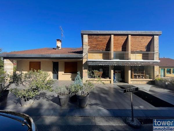 Ancienne boulangerie avec maison attenante.