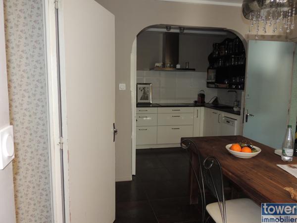 Ancienne boulangerie avec maison attenante.