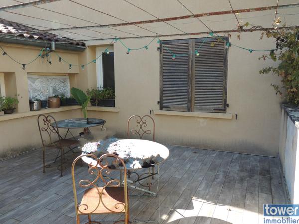 Ancienne boulangerie avec maison attenante.