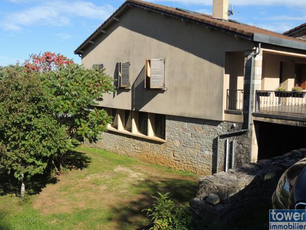 Ancienne boulangerie avec maison attenante.