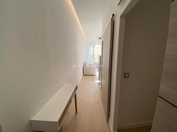 Location                                                      Appartement
                        
                     2 pièces                      32 m2                     à Saint-Vallier