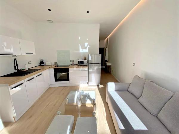 Location                                                      Appartement
                        
                     2 pièces                      32 m2                     à Saint-Vallier