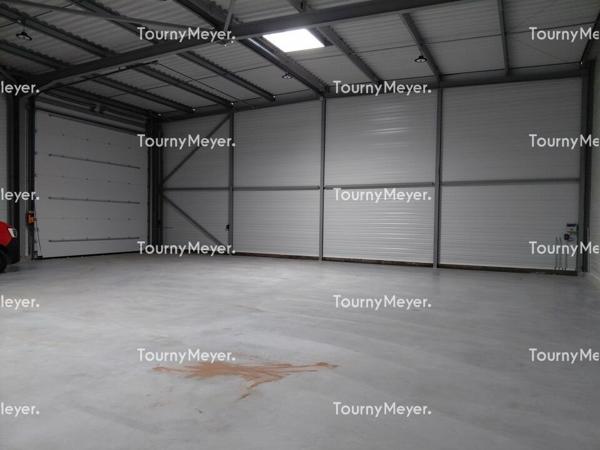 A LOUER BÂTIMENT DE 528 M²-TERRAIN PRIVATIF