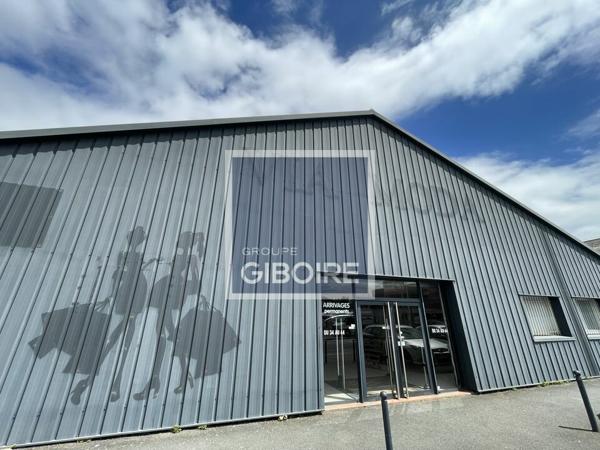 Local d'activites 970 m² à louer Périphérie Rennes (réf : 35.4379)