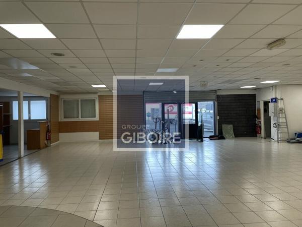 Local d'activites 970 m² à louer Périphérie Rennes (réf : 35.4379)