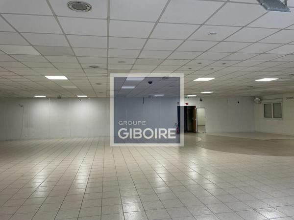 Local d'activites 970 m² à louer Périphérie Rennes (réf : 35.4379)